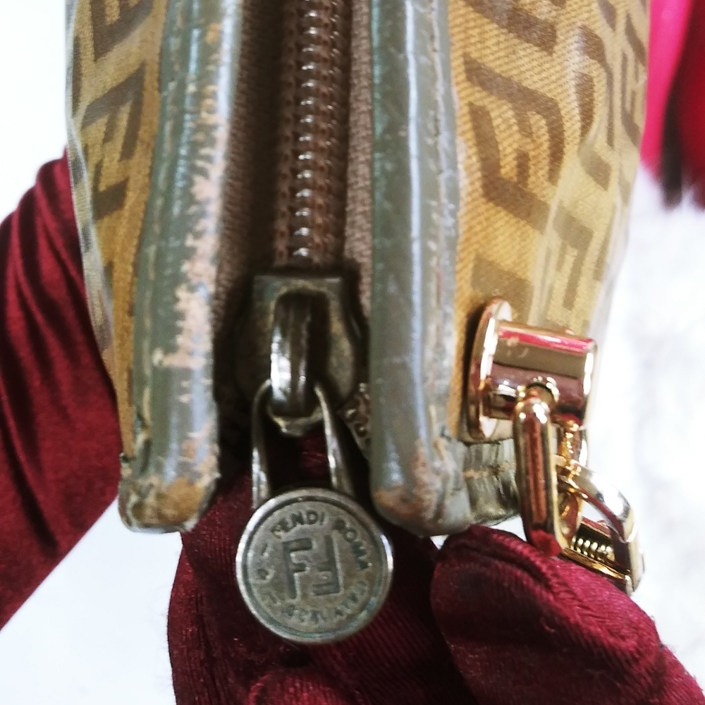 ❗SALE❗ CLUTCH-CROSSBODY FENDI ZUCCA  🔼 - Picture 12 of 16